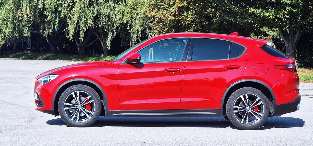 Alfa Romeo Stelvio 2.2 Turbodiesel 160 CV AT8 RWD