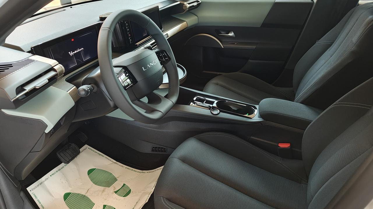 Lancia Ypsilon Hybrid e-DCT