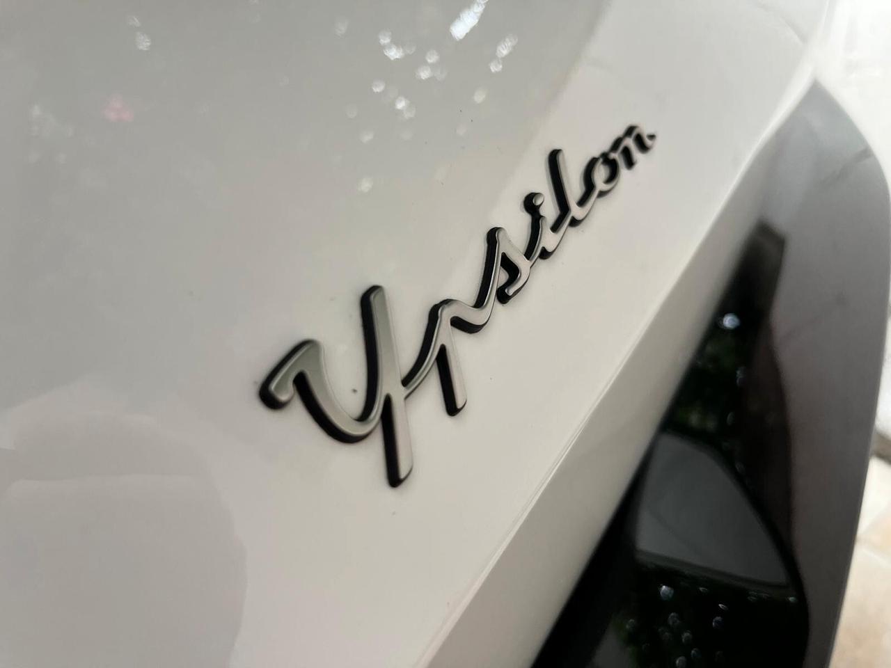 Lancia Ypsilon Hybrid e-DCT Edizione Cassina