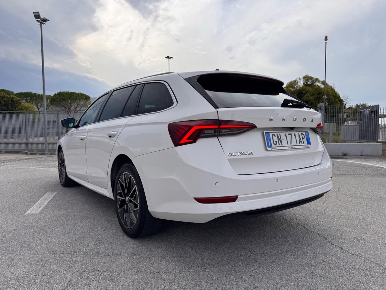 Skoda Octavia 1.5 G-TEC DSG Wagon Style