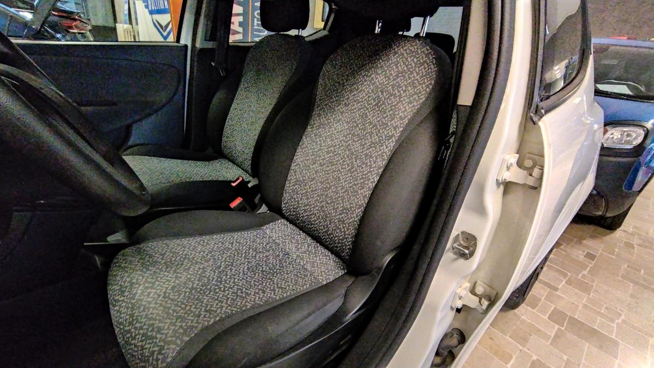 Lancia Ypsilon 1.0 FireFly 5 porte S&S Hybrid Ecochic A. Ferretti