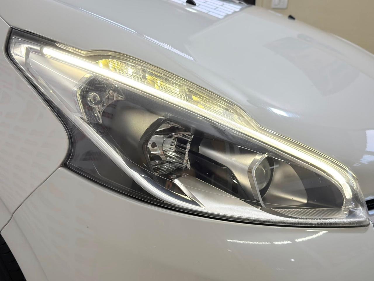 Peugeot 208 PureTech 82 5p. GPL Allure