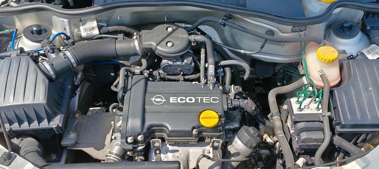 Opel Corsa 1.0 Benzina - Neopatentati
