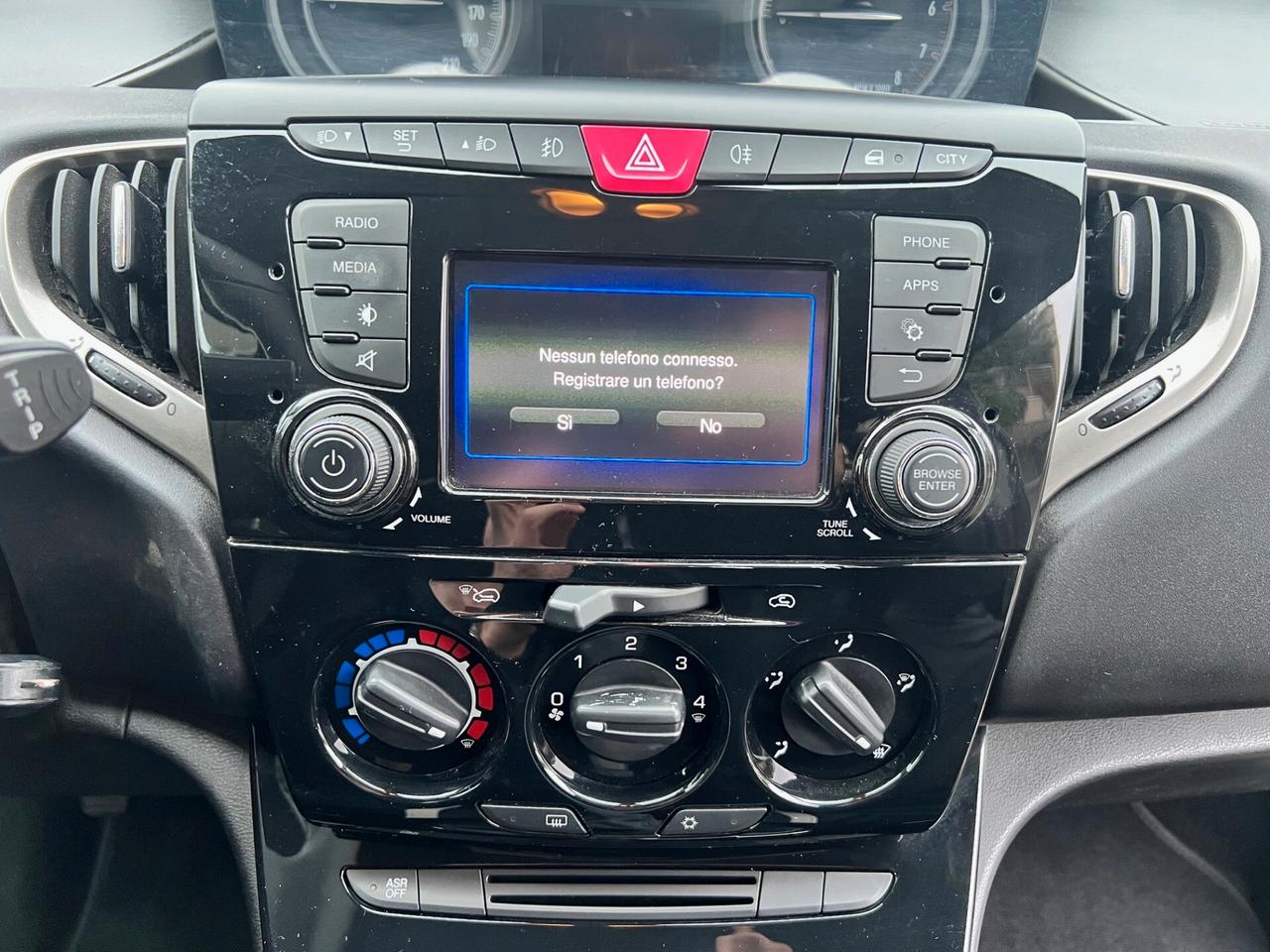 Lancia Ypsilon 1.2 Gold 69cv OK NEOPATENT. PDC/CLIMA/TEL. PERFET.