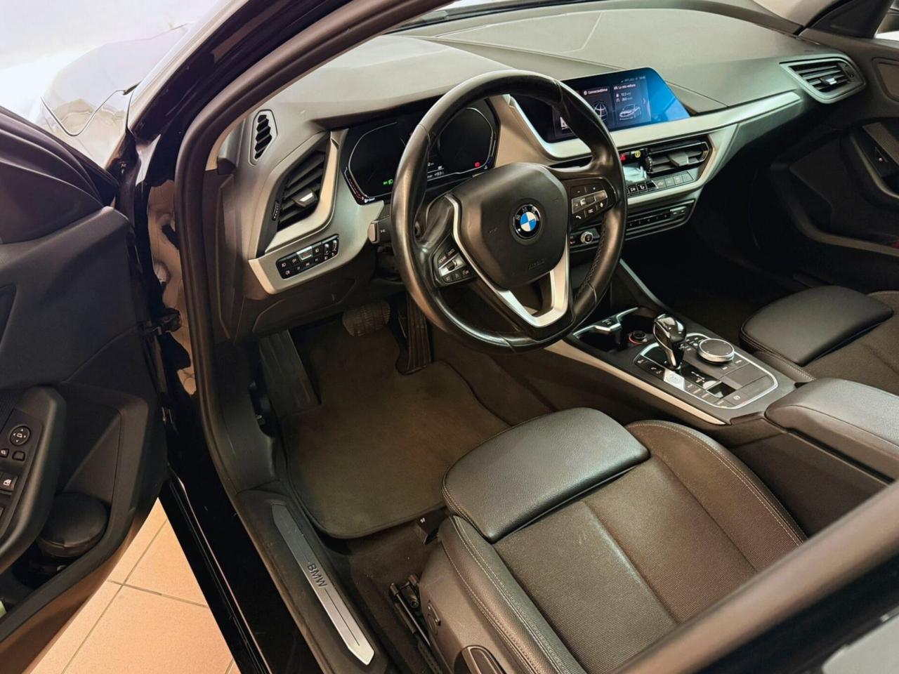 Bmw 118 118d 5p. Business Advantage