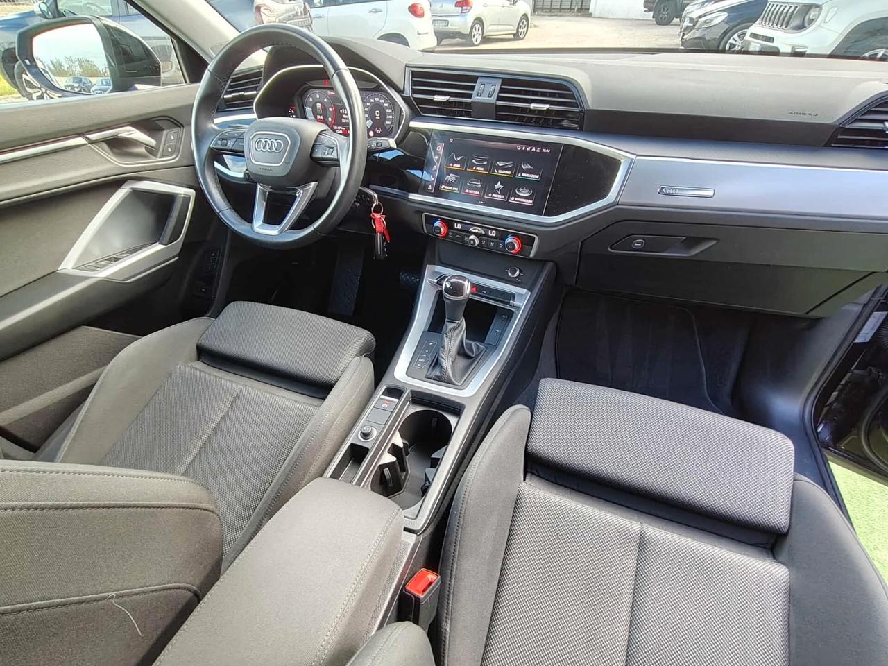 Audi Q3 SPB 35 TDI Identity Black S tronic - 2022