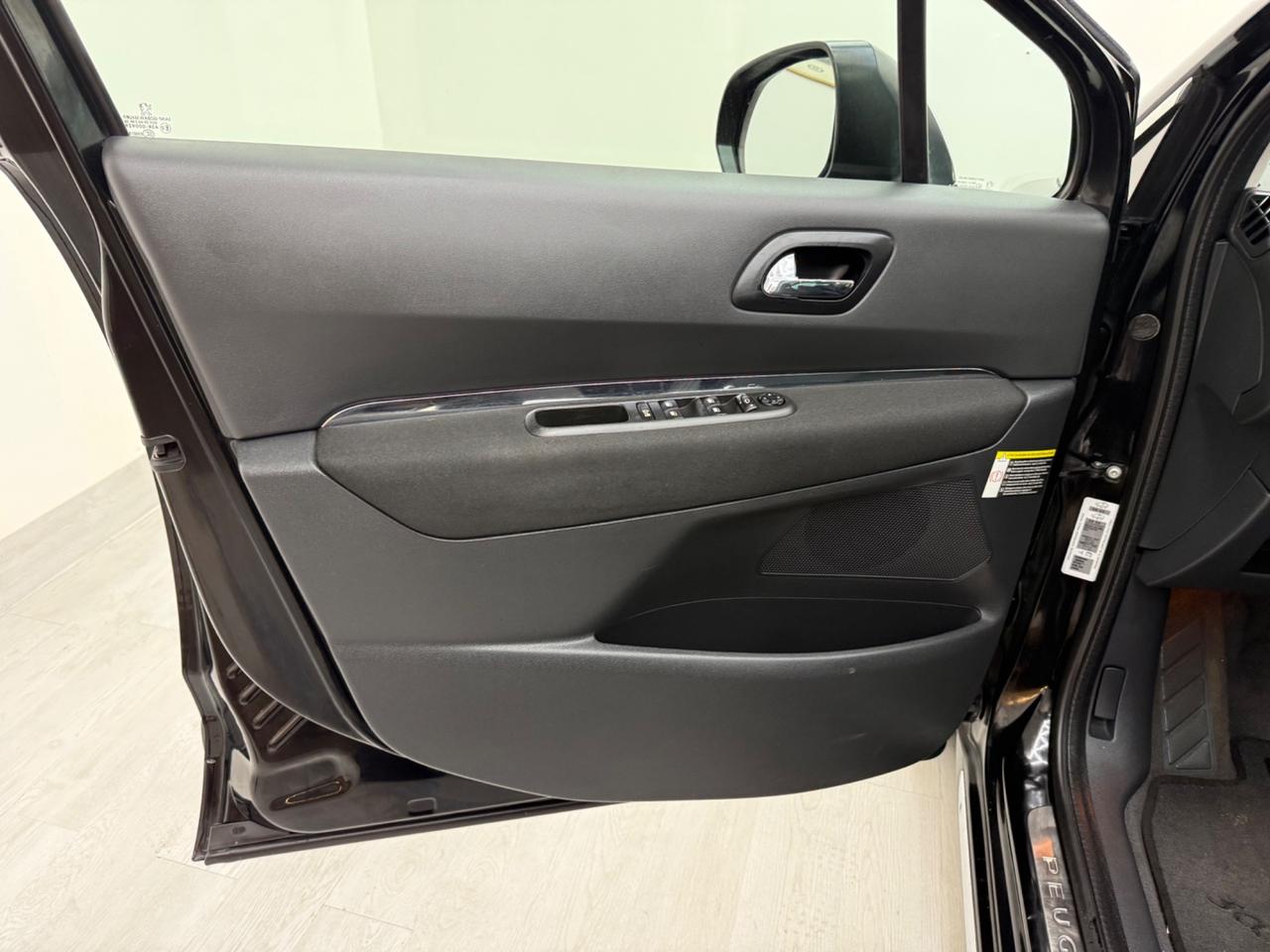 Peugeot 3008 1.6 HDi 110CV cambio robotizzato Premium