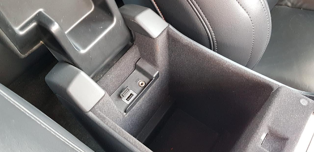 Volvo V60 2.0 d 150 cv D3 Geartronic Volvo Ocean Race,pelle,cambio automatico,navi,cruise control,cerchi 18