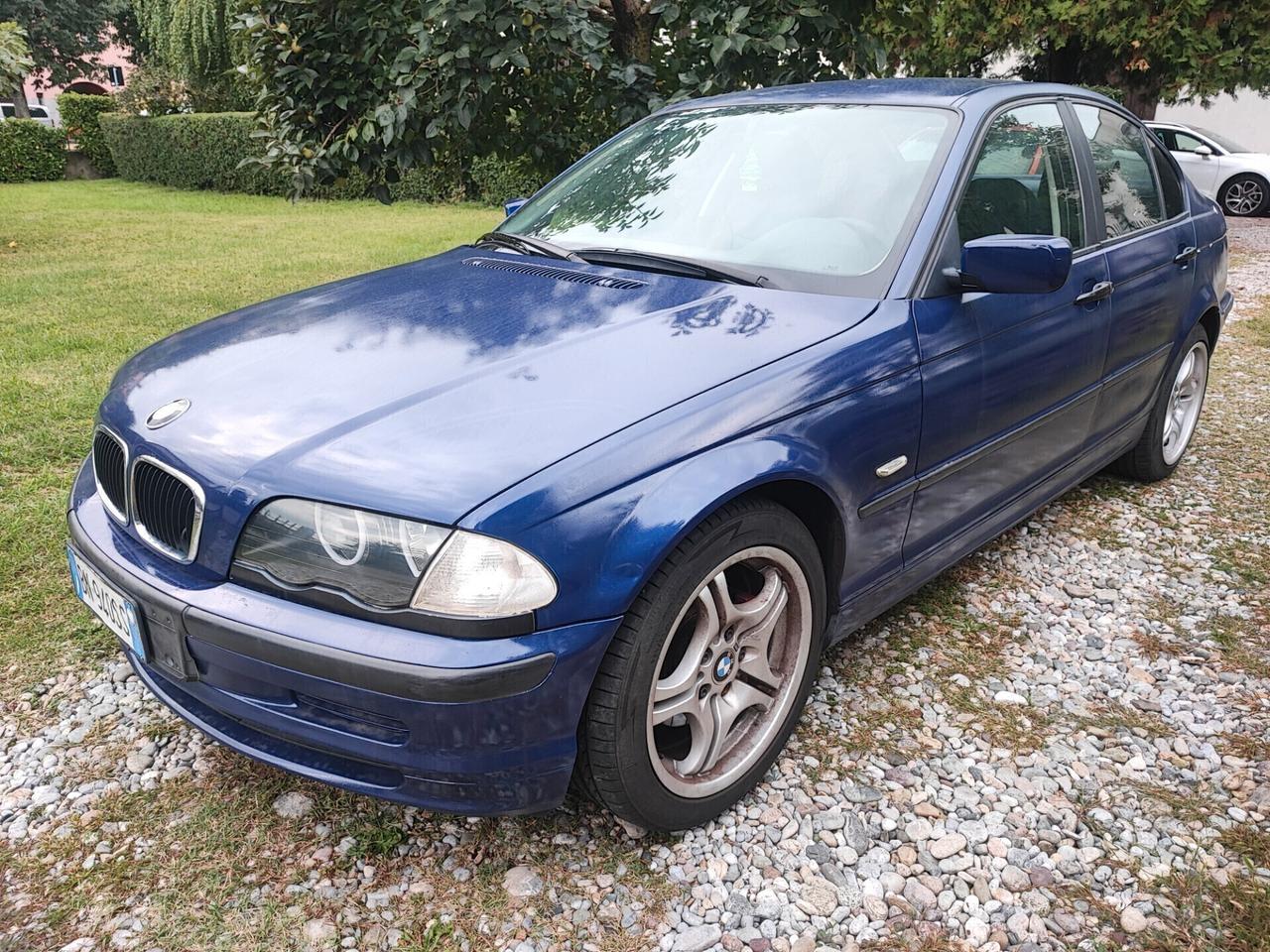 Bmw 320 Berlina 136 CV schermo