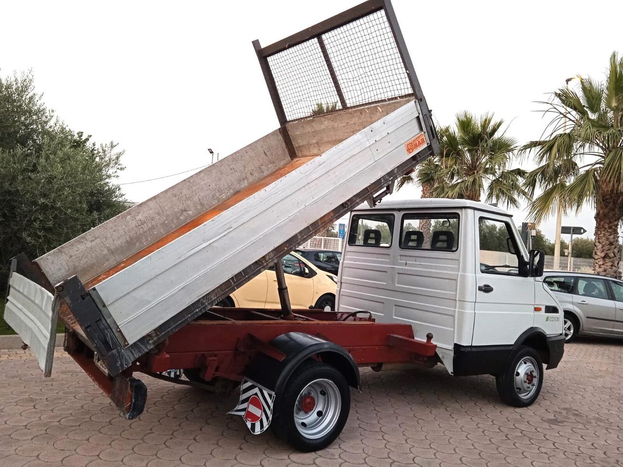 Iveco Daily 35.8 2.5 Diesel PL Cab. Classic