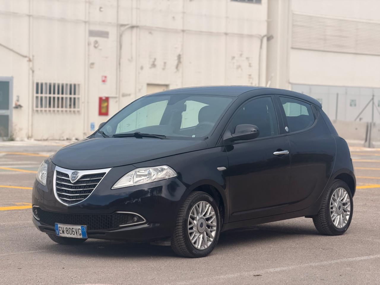 Lancia Ypsilon 1.2 69 CV 5 porte GPL Ecochic Platinum
