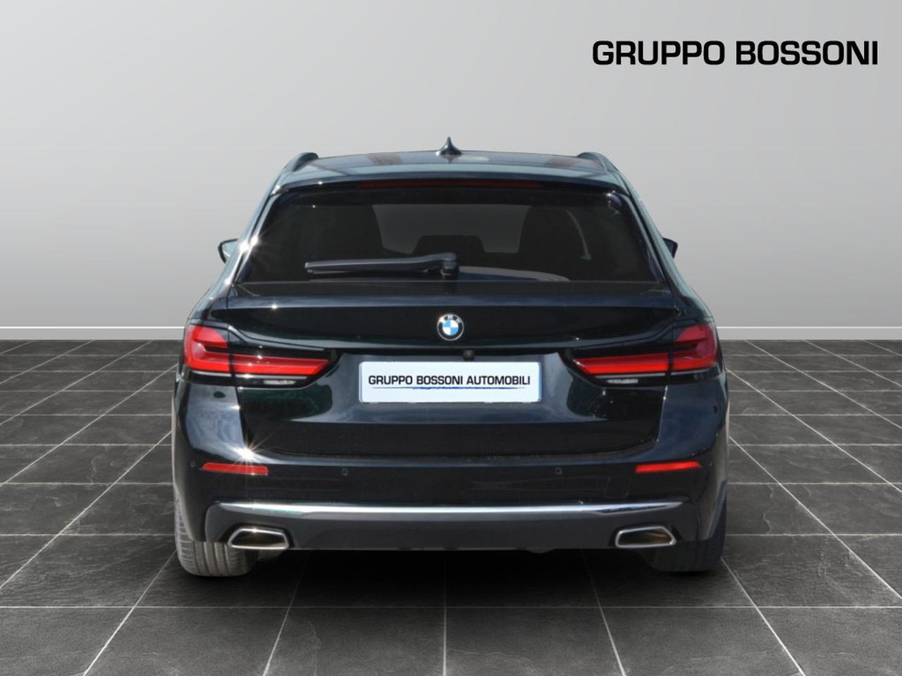 BMW Serie 5 touring 518d mild hybrid 48v luxury steptronic