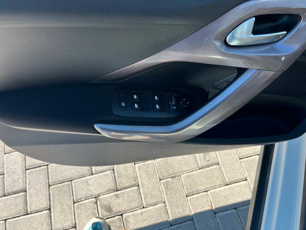 Peugeot 2008 1.6HDI BASSI CONSUMI FULL 2014