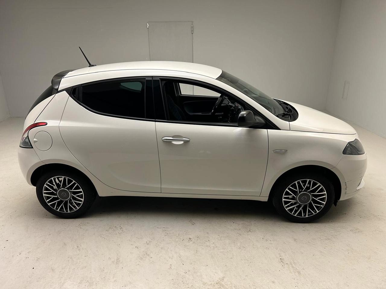 Lancia Ypsilon 1.0 FireFly 5 porte S&S Hybrid Gold Plus