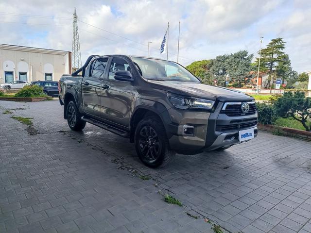 TOYOTA Hilux 2.8 D A/T 4WD 4 porte Double Cab Invincible