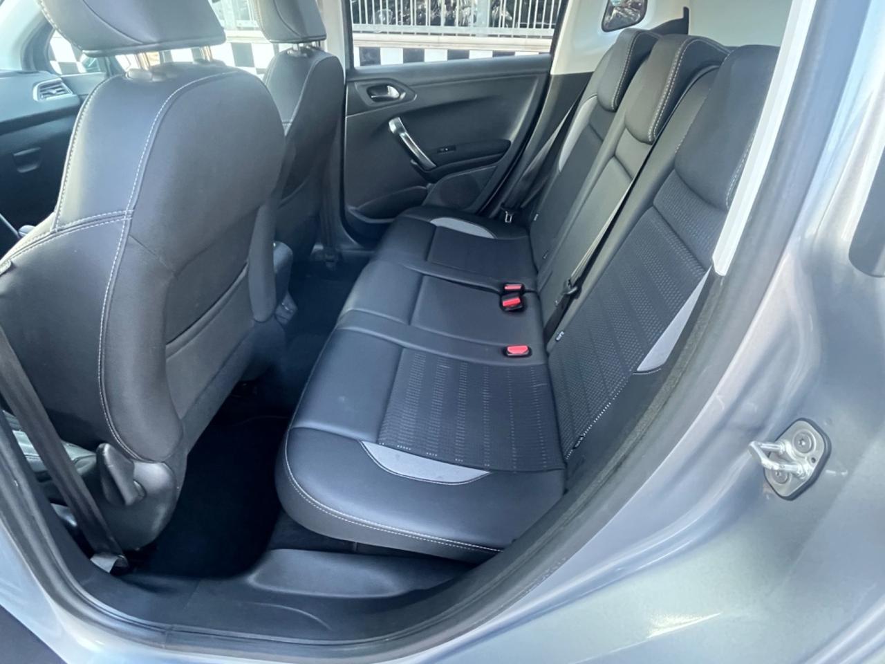 Peugeot 2008 BlueHDi 100 Allure Unipro 2015