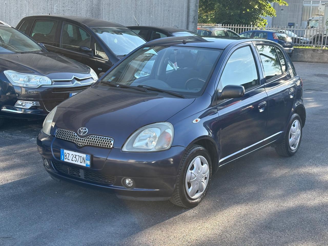Toyota Yaris 1.0i 16V cat 5 porte Sol