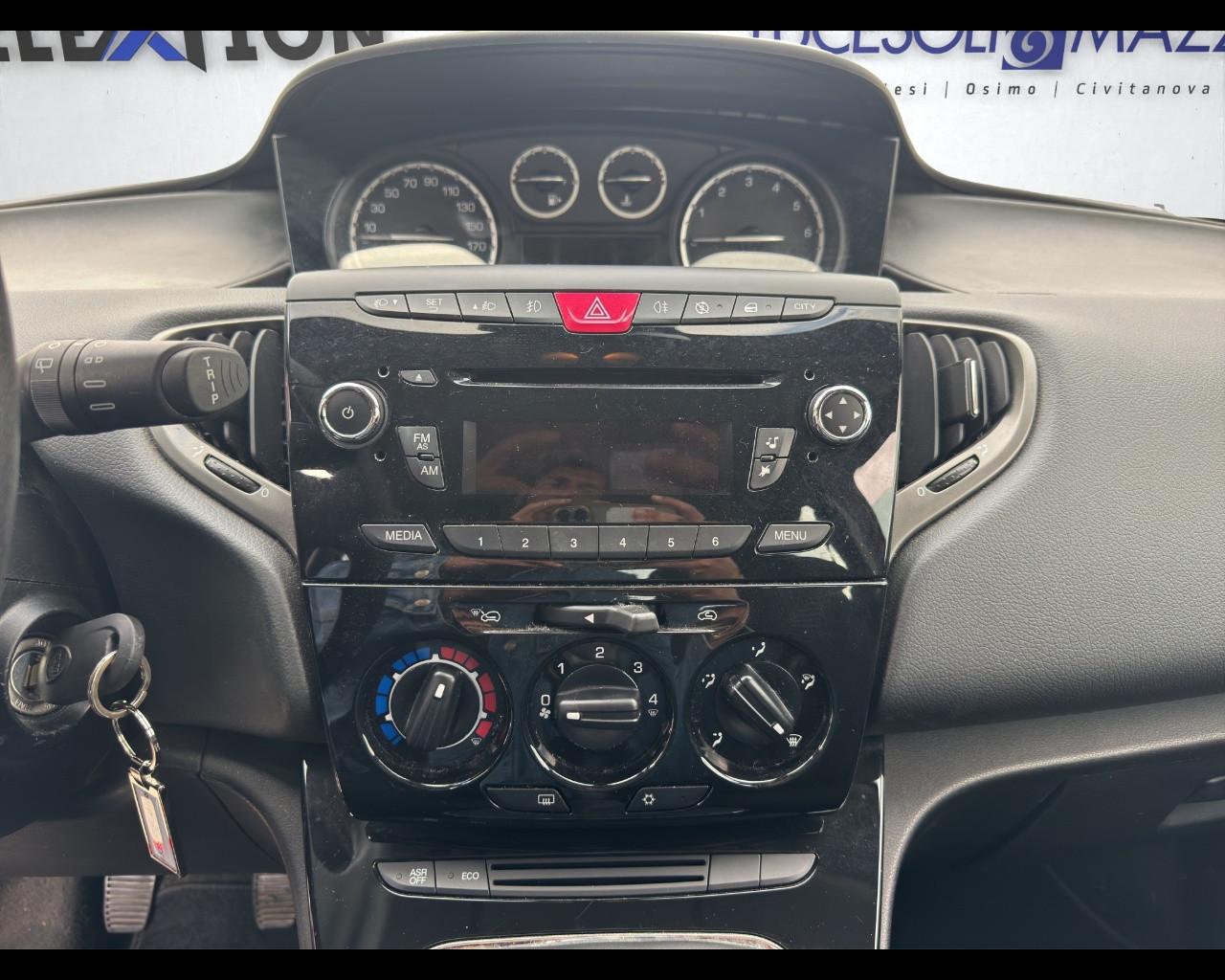 LANCIA Ypsilon 3ª serie - Ypsilon 0.9 TwinAir 85 CV 5 porte S&S Gold