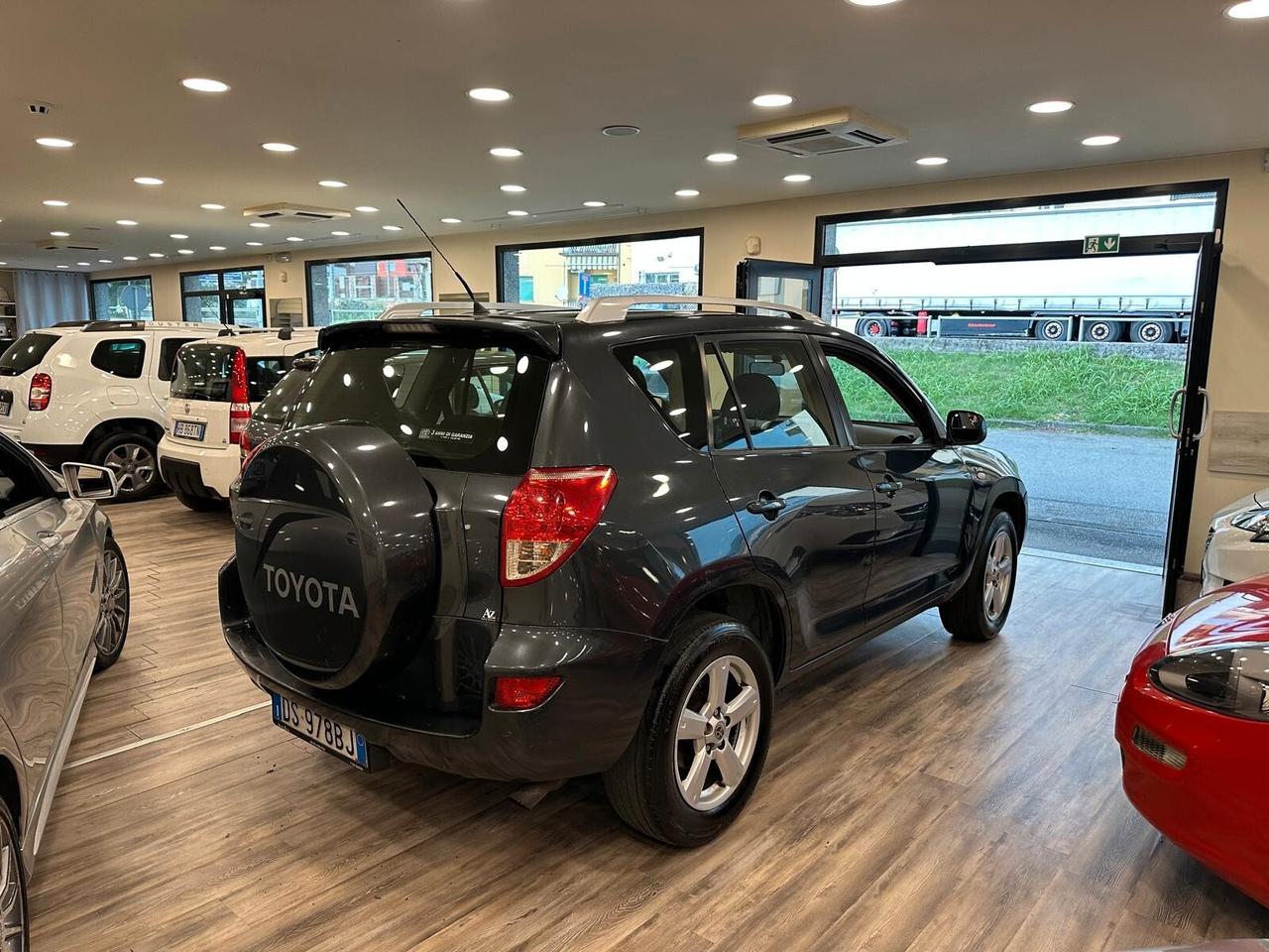 Toyota RAV4 2.2 D-4D 136 CV Luxury