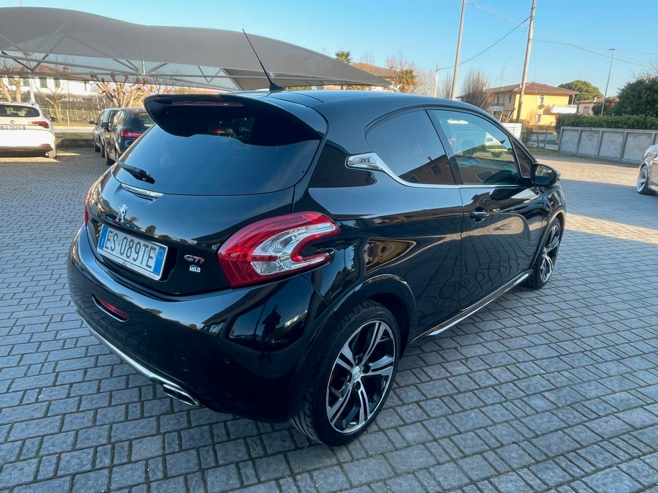 Peugeot 208 1.6 THP 200 CV 3 porte GTi