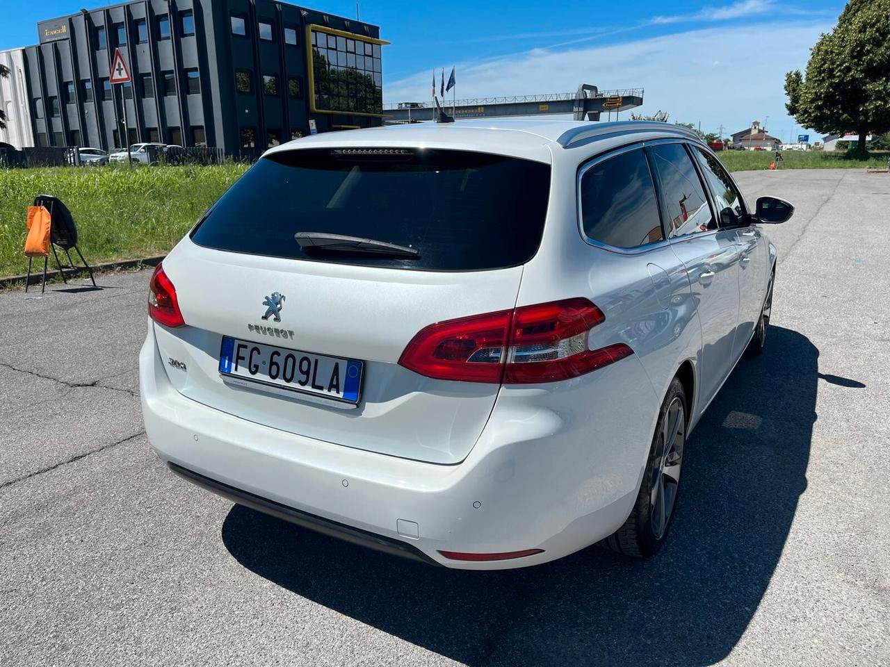 Peugeot 308 BlueHDi 120 S&S EAT6 SW Allure