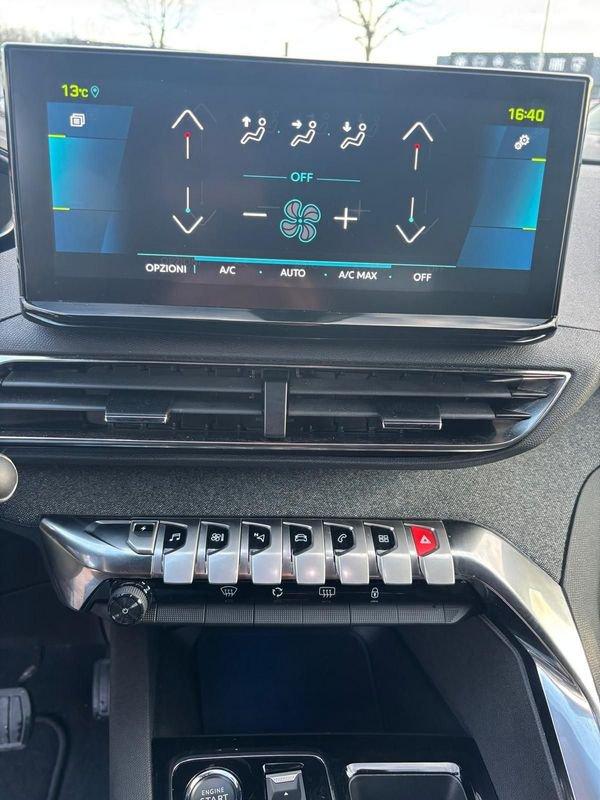 Peugeot 3008 Hybrid4 300 e-EAT8 Allure Pack vettura a noleggio per info benedetta