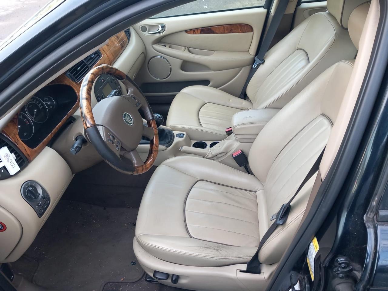 Jaguar X-Type 2.2D cat Executive