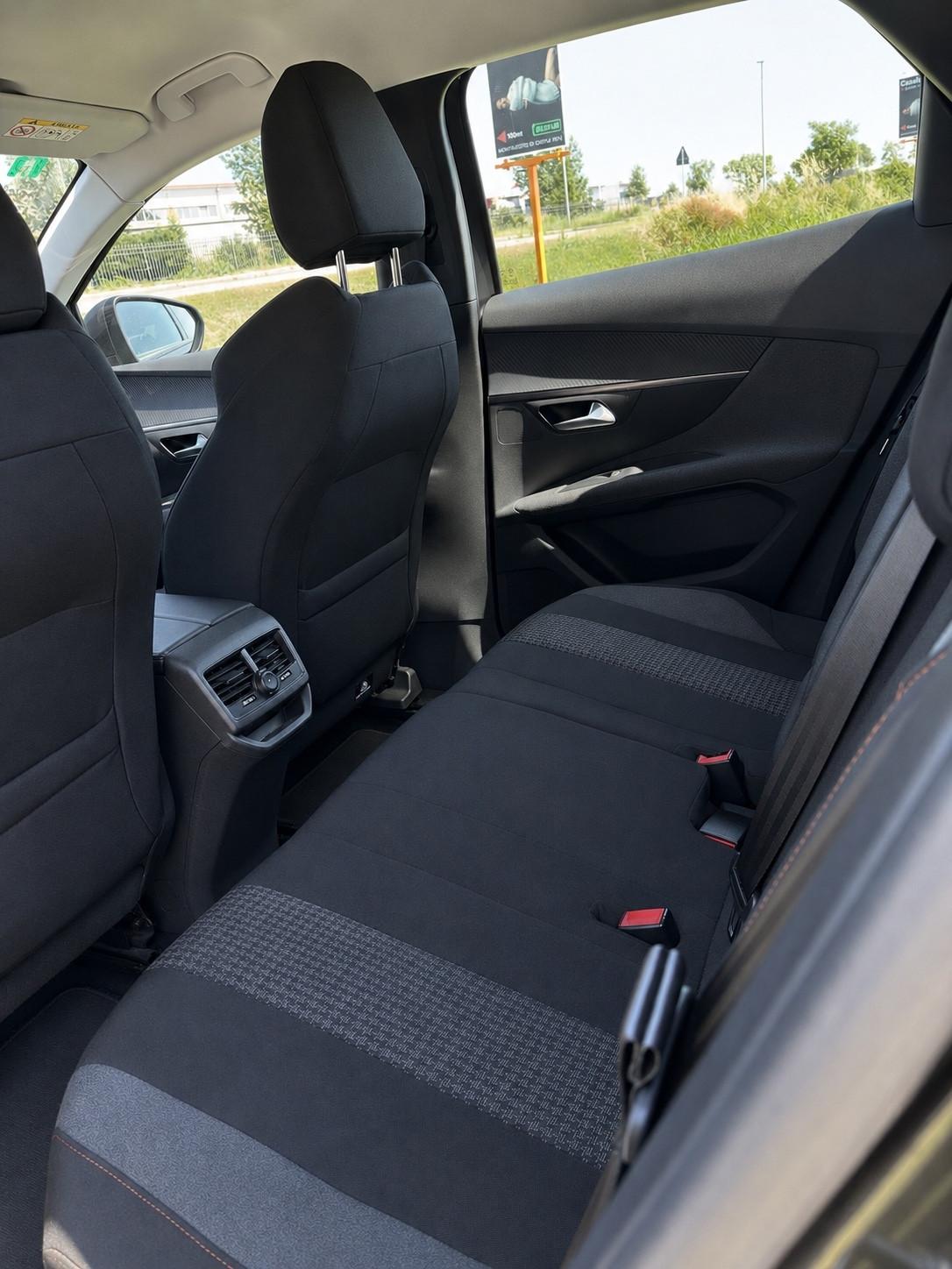 Peugeot 3008 BlueHDi 130 S&S EAT8 Active Pack