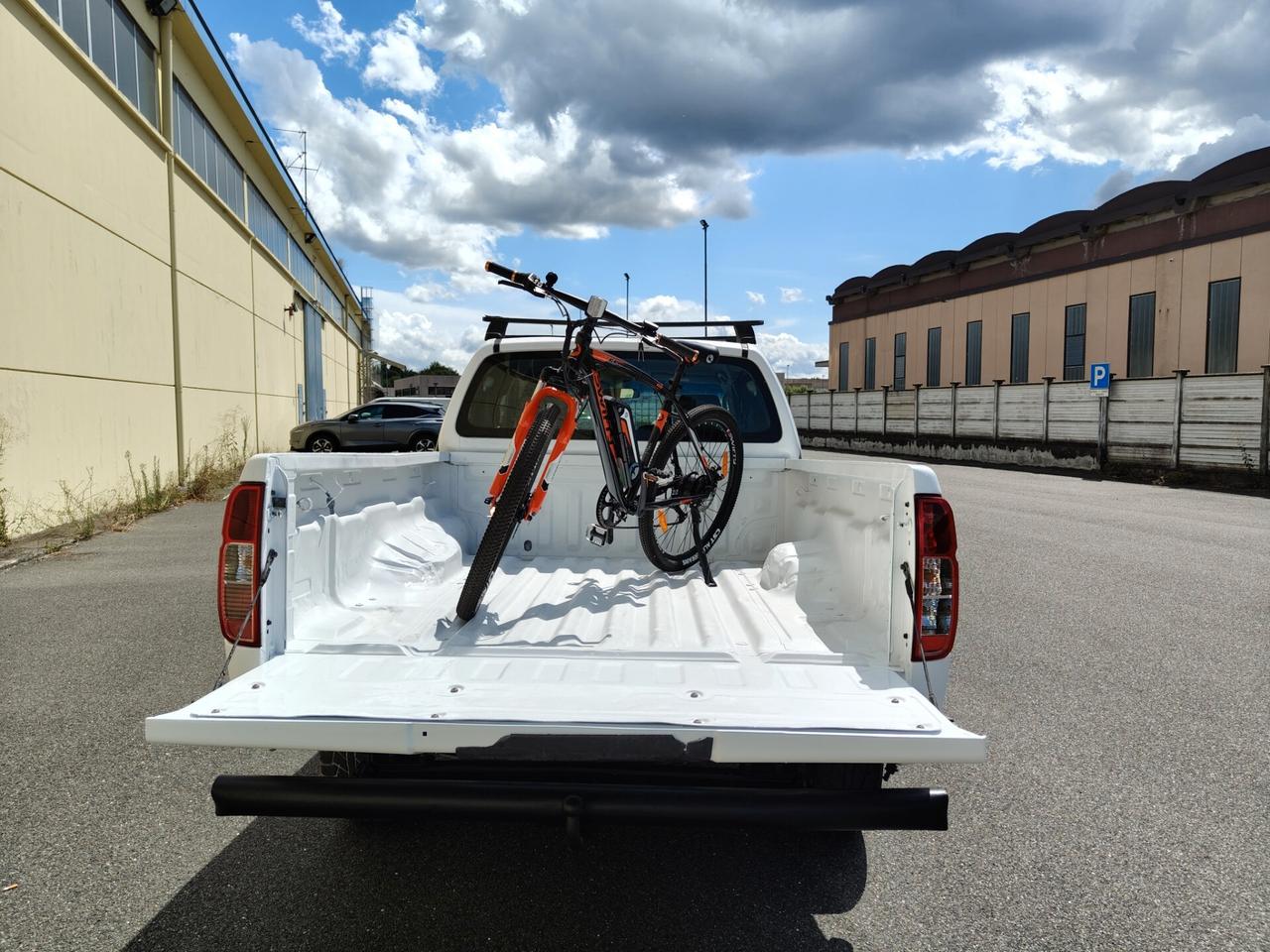 Nissan Navara 2.5 dCi 190CV 2 porte King Cab Sport