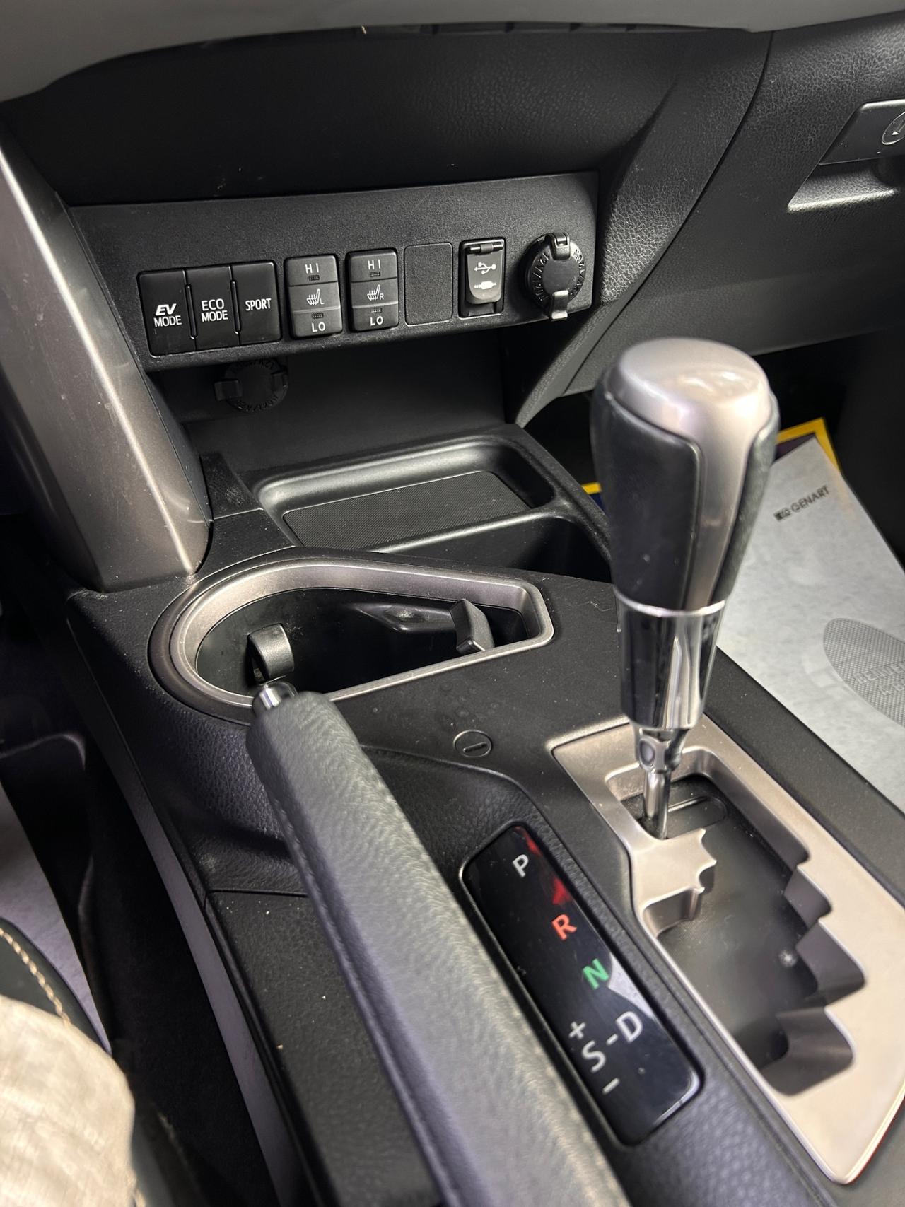 Toyota RAV4 2.5 Hybrid 2WD*NAVI*PELLE*RETROCAMERA*