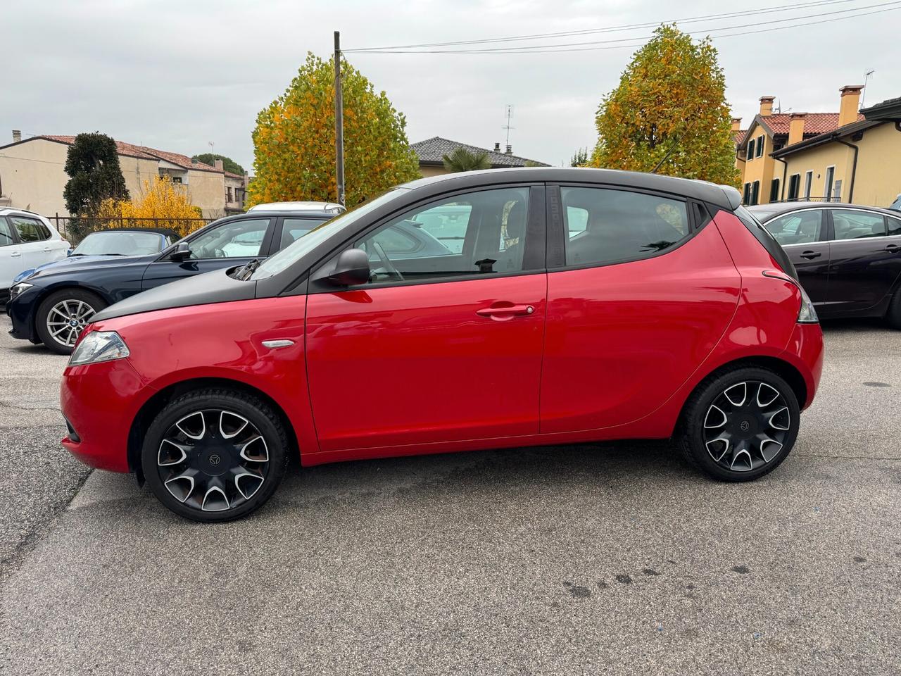 Lancia Ypsilon 1.2 69 CV 5 porte S Momodesign