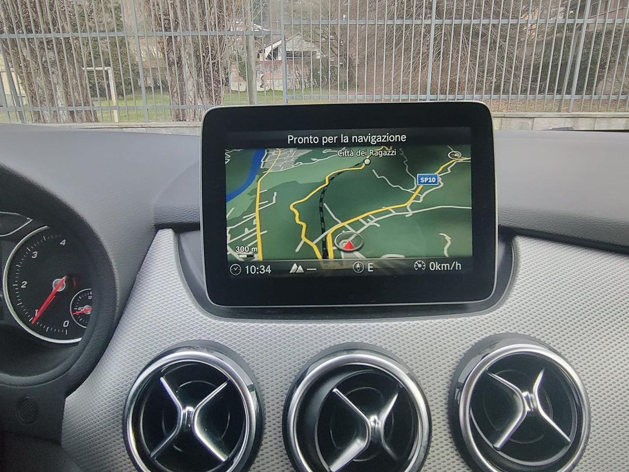 Mercedes-Benz B 180 Premium #8628