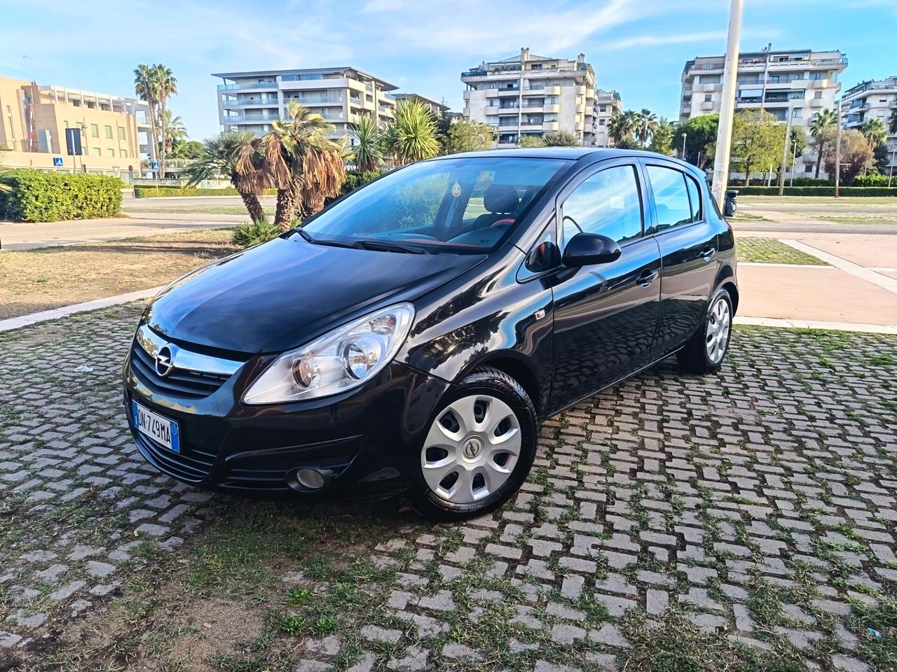 Opel Corsa 1.2 benz neopatentati 150.000km