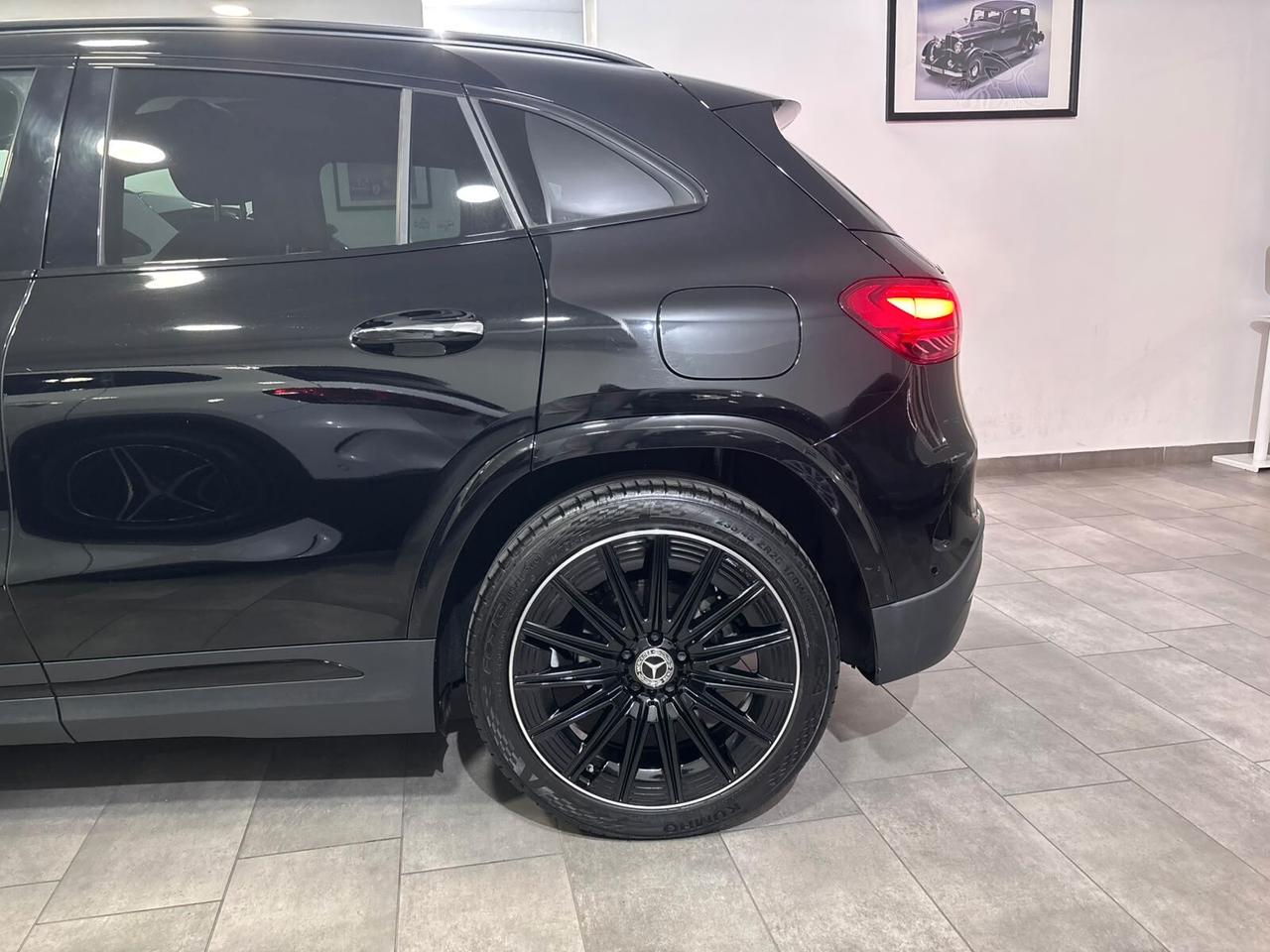 MERCEDES-BENZ GLA 200D PREMIUM AMG TETTO-NAVI-MULTIBEAM