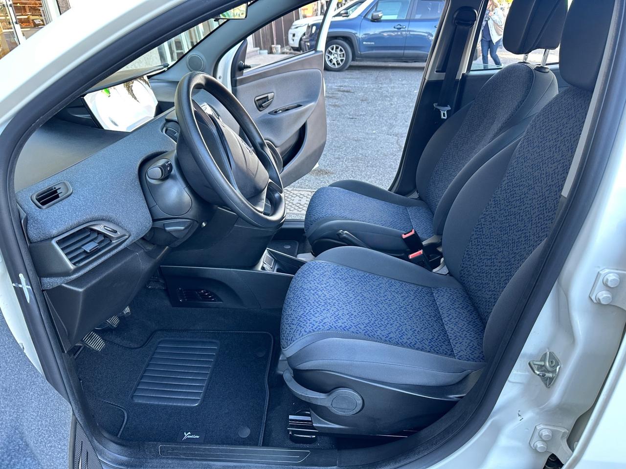 Lancia Ypsilon 1.0 FireFly 5 porte S&S Hybrid Silver BLUETOOTH NEOPATENTATI