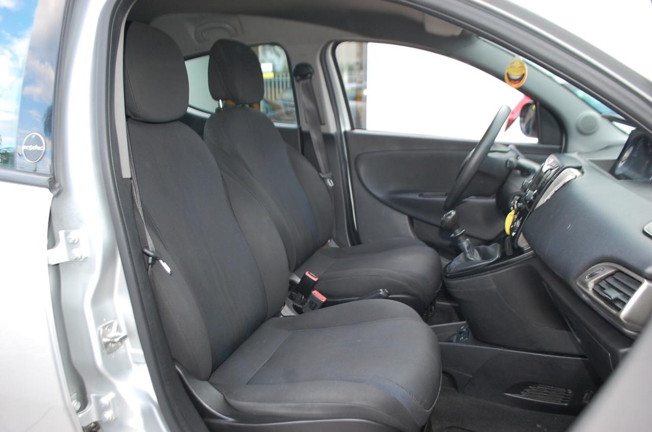 Lancia Ypsilon 1.0 firefly 70CV hybrid Gold S&S Uff Italy USB