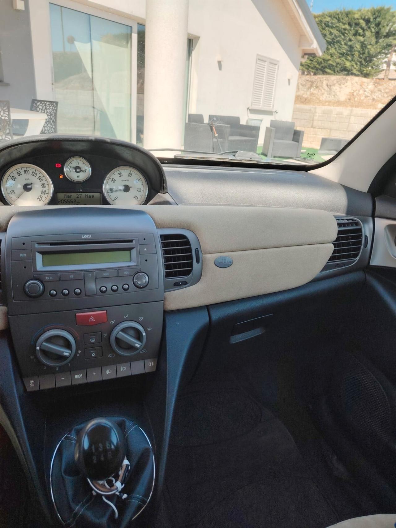 Lancia Ypsilon 1.3 MJT 75 CV Argento
