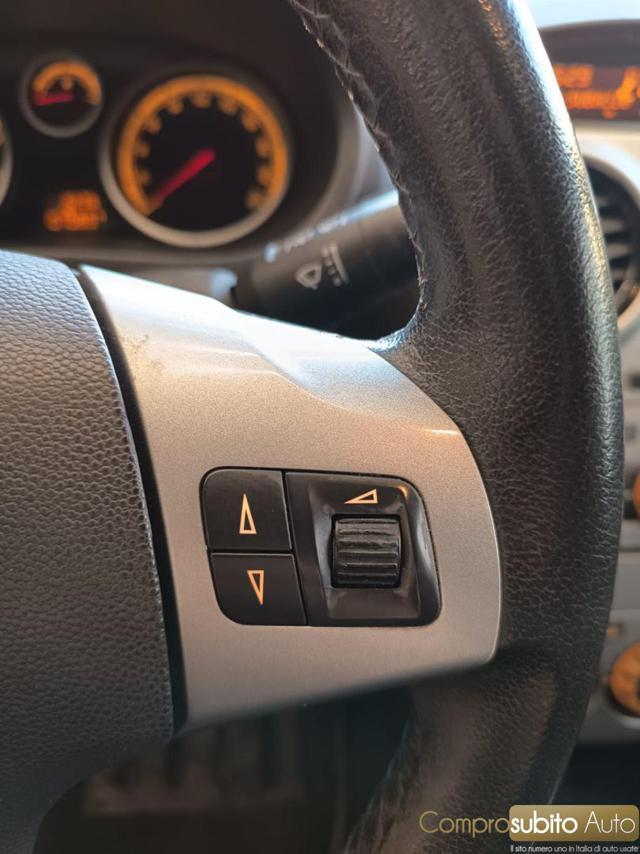 OPEL Corsa 1.2 5 porte Cosmo