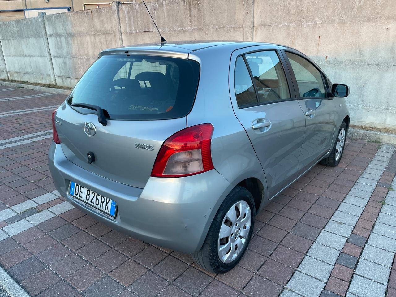 Toyota Yaris 1.0 5 porte Sol
