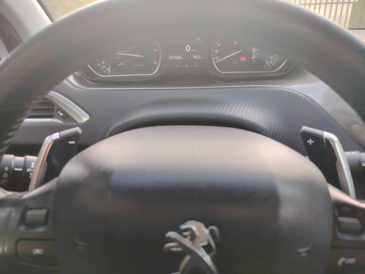 Peugeot 2008 1.6 e-HDi 92 CV Stop&Start robotizzato Allure