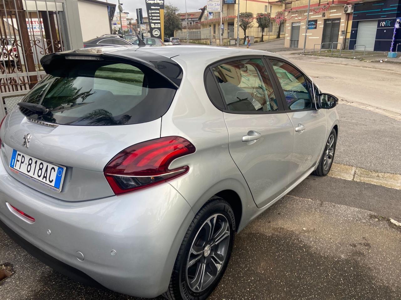 Peugeot 208 BlueHDi 75 5 porte Black Line 120.000Km
