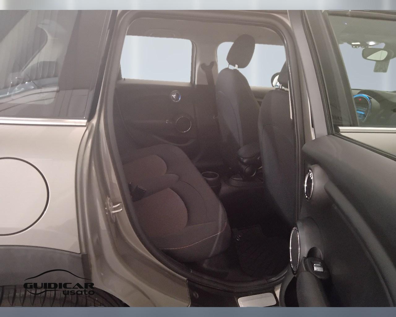 MINI Mini IV F55 2018 5p - Mini 5p 1.5 Cooper D Business XL