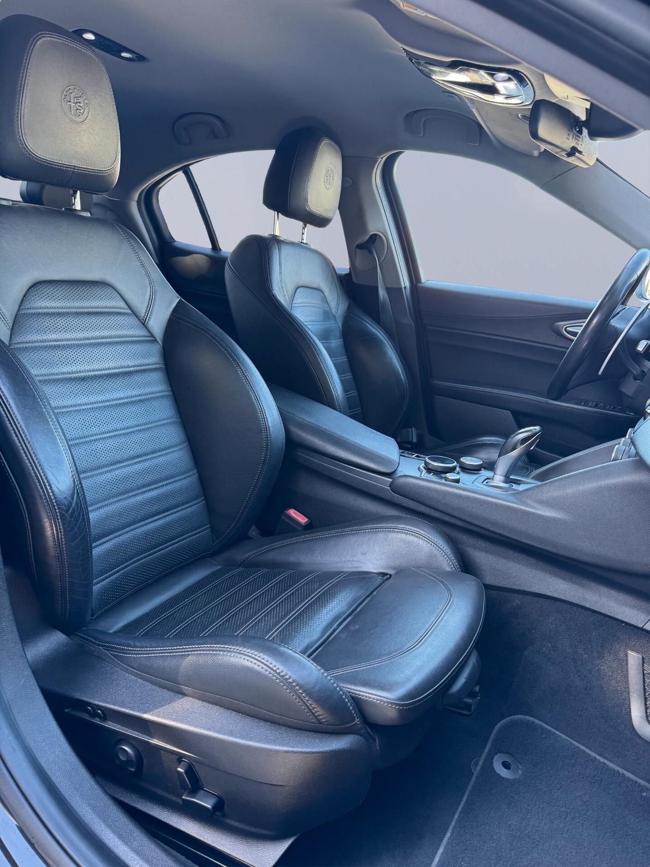 Alfa Romeo Giulia 2.2 Turbodiesel 210 CV AT8 AWD Q4 Veloce