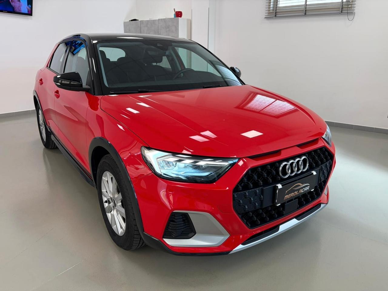 Audi A1 citycarver 30 1.0 tfsi Identity Black 110cv