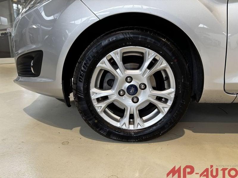 Ford Fiesta 1.2 Black & White Edition tua a 181,00 al mese