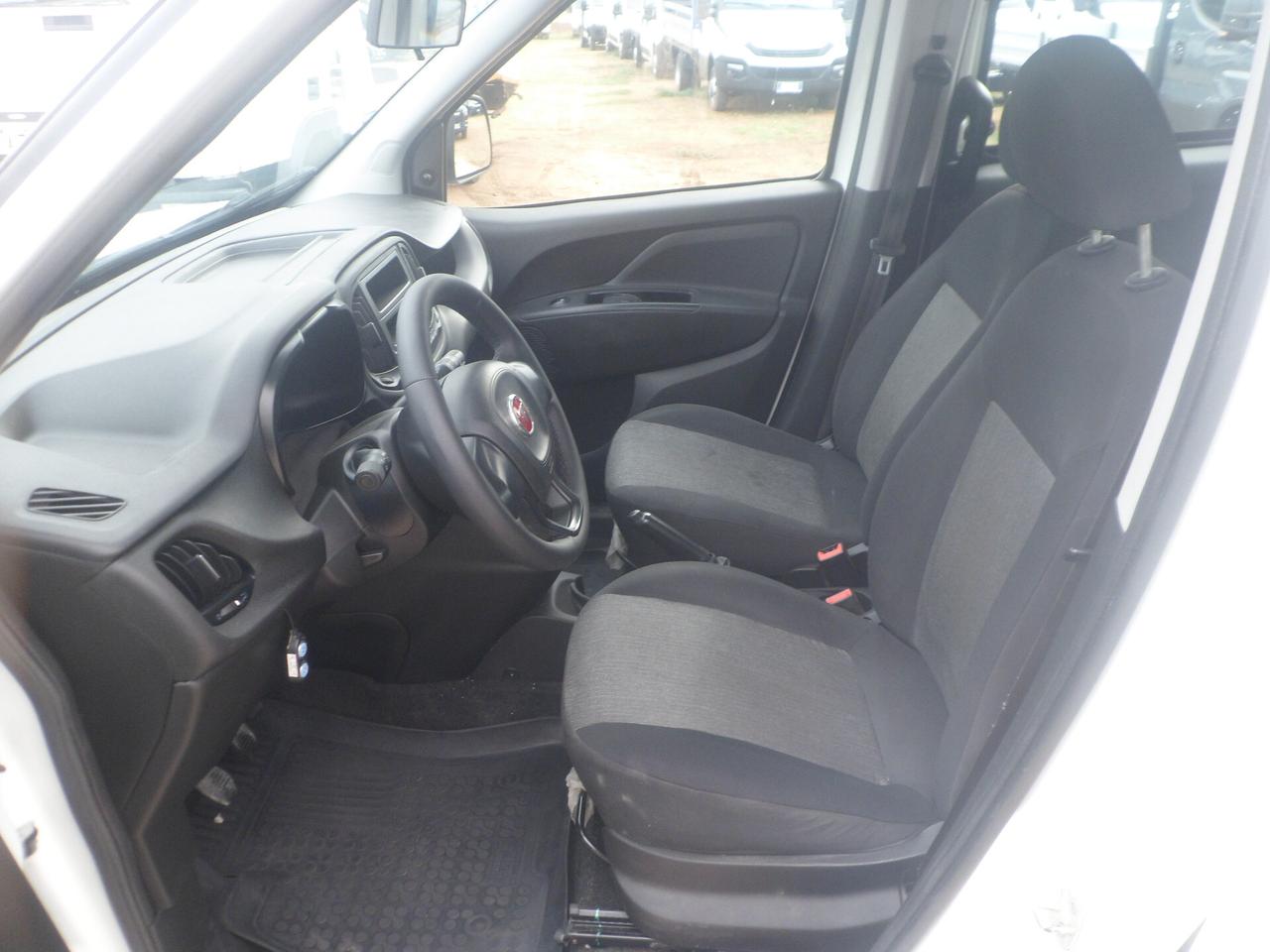 Fiat Doblo 5 posti autocarro
