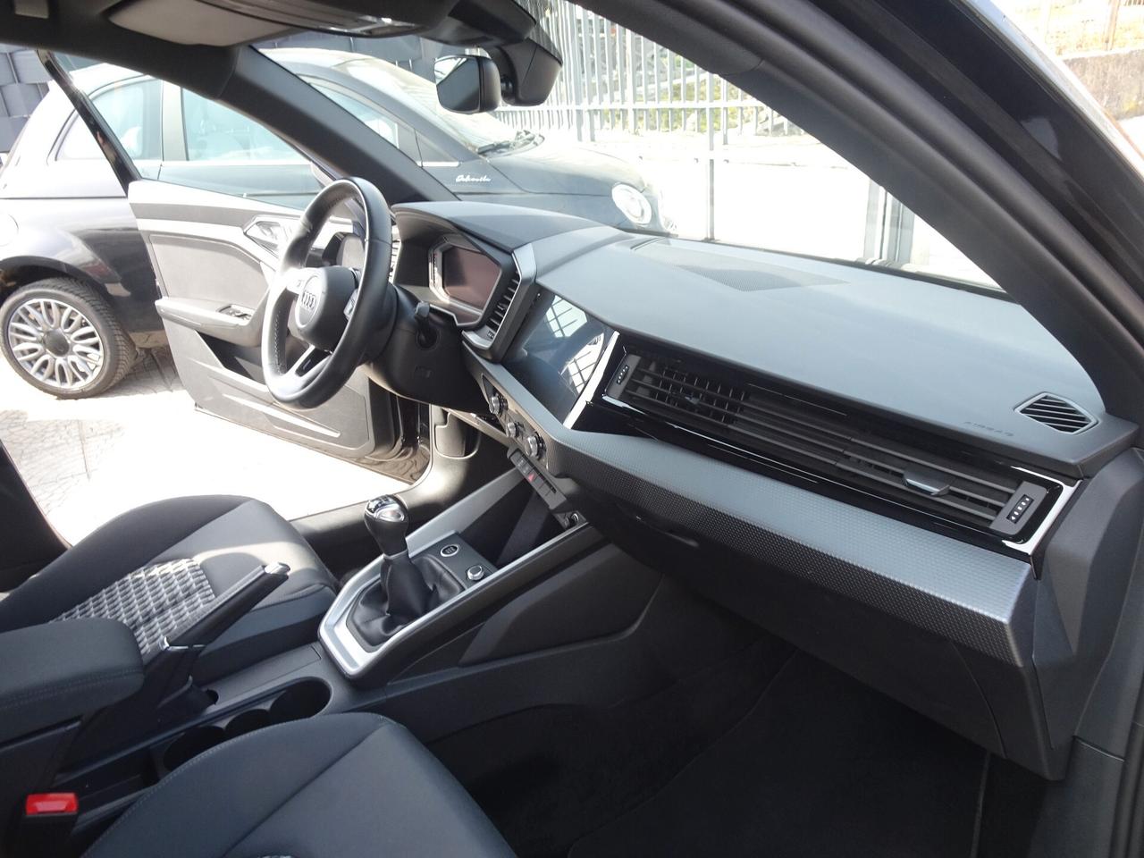 Audi A1 Allstreet 35 TFSI Identity Contrast