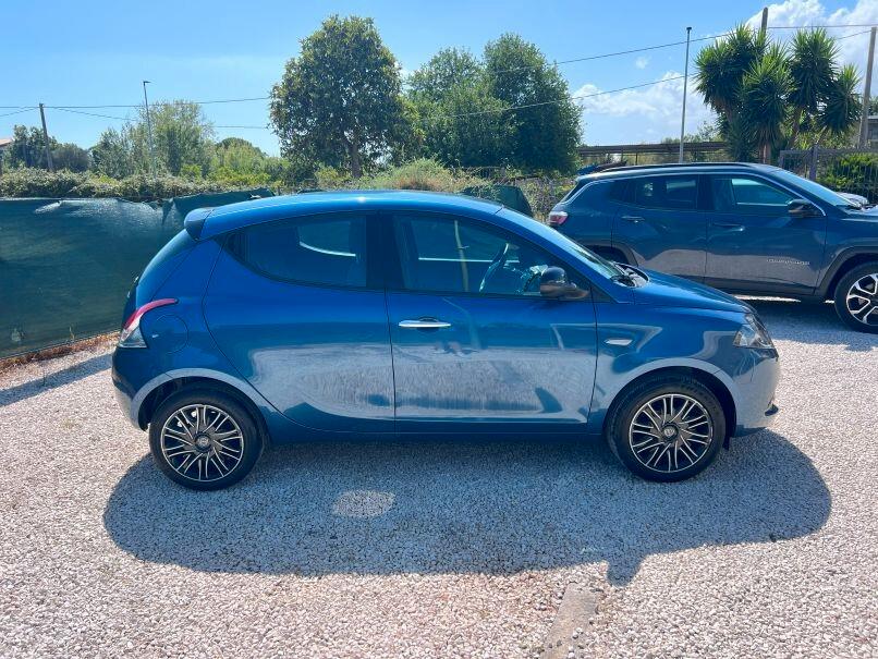 Lancia Ypsilon 1.0 FireFly 5 porte S&S Hybrid Gold