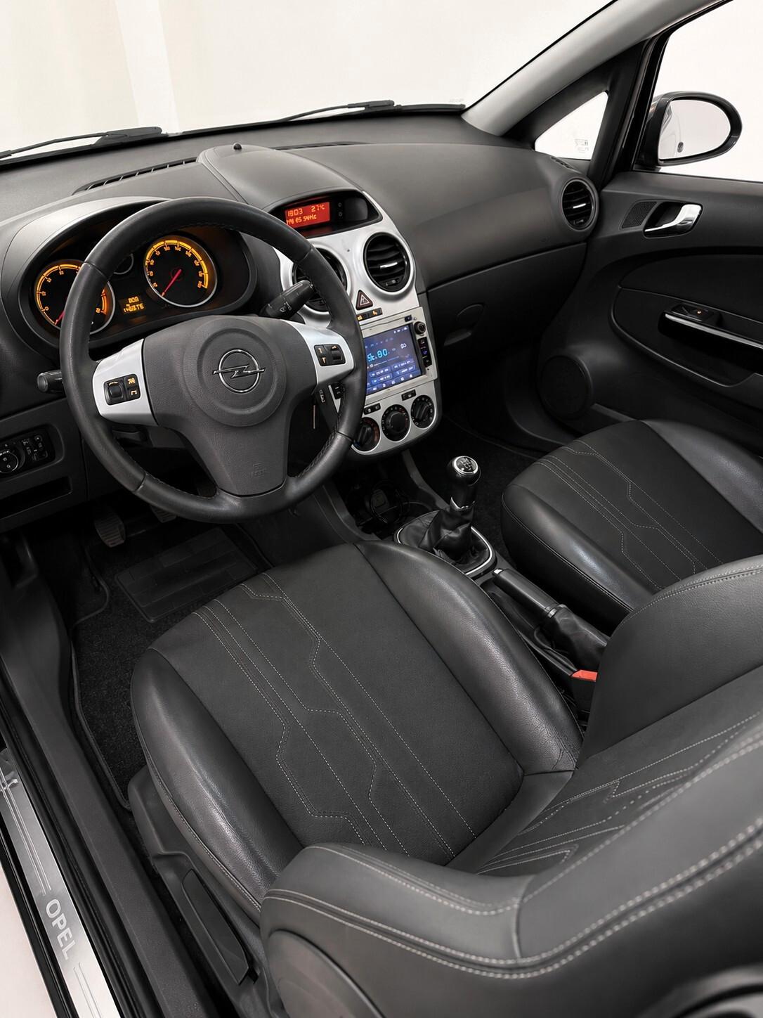Opel Corsa 1.2 85CV 3 porte GPL-TECH b-color
