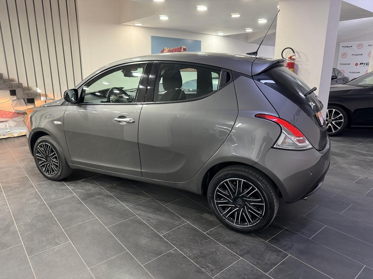 Lancia Ypsilon 1.0 FireFly 5 porte S&S Hybrid Gold
